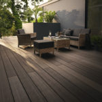 ラグジュラリーな空間を演出する人工木デッキ「デッキDS」を新発売／LIXIL